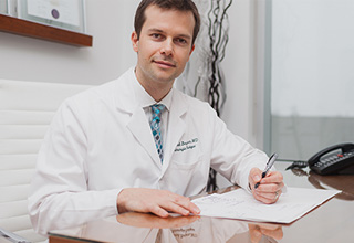 Dr. Léonard Bergeron